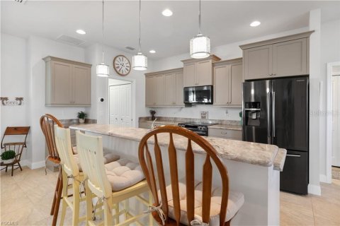 House in Cape Coral, Florida 3 bedrooms, 165.46 sq.m. № 2396053 - photo 14