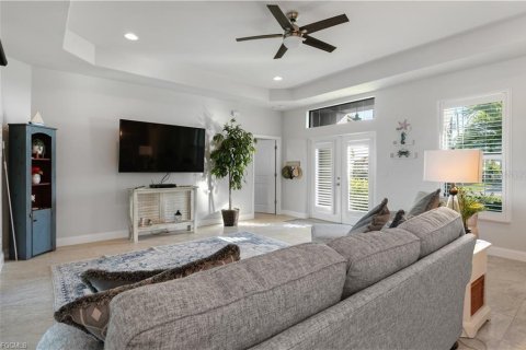 House in Cape Coral, Florida 3 bedrooms, 165.46 sq.m. № 2396053 - photo 11