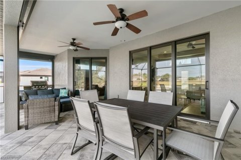 House in Cape Coral, Florida 3 bedrooms, 165.46 sq.m. № 2396053 - photo 28