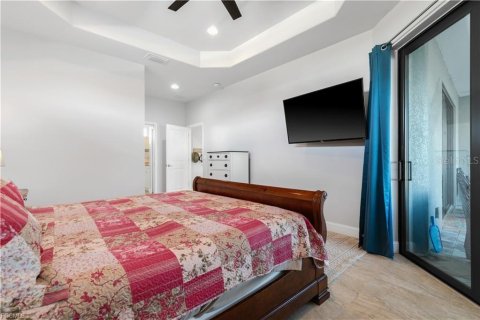 House in Cape Coral, Florida 3 bedrooms, 165.46 sq.m. № 2396053 - photo 18