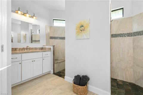 House in Cape Coral, Florida 3 bedrooms, 165.46 sq.m. № 2396053 - photo 20