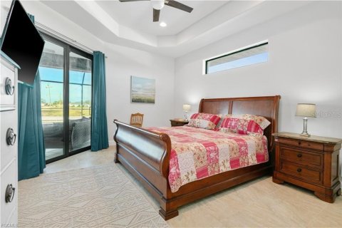 House in Cape Coral, Florida 3 bedrooms, 165.46 sq.m. № 2396053 - photo 19