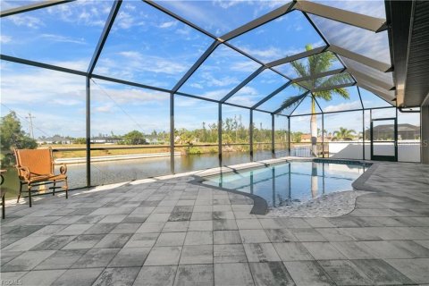 House in Cape Coral, Florida 3 bedrooms, 165.46 sq.m. № 2396053 - photo 30