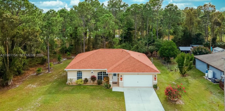 Villa ou maison à Lehigh Acres, Floride 3 chambres, 132.2 m2 № 2021957