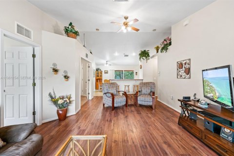 Villa ou maison à vendre à Lehigh Acres, Floride: 3 chambres, 132.2 m2 № 2021957 - photo 7