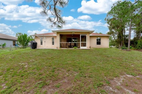 Villa ou maison à vendre à Lehigh Acres, Floride: 3 chambres, 132.2 m2 № 2021957 - photo 14