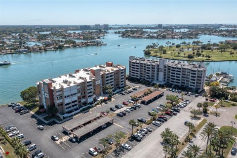 Condo à Treasure Island, Floride, 3 chambres  № 2091947