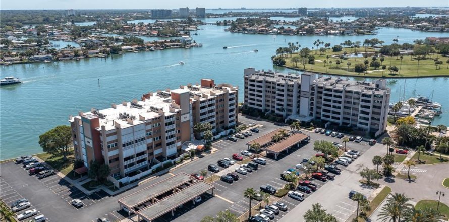 Condo à Treasure Island, Floride, 3 chambres № 2091947
