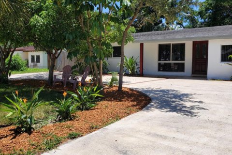 Villa ou maison à louer à Boca Raton, Floride: 3 chambres, 115.66 m2 № 1182728 - photo 1