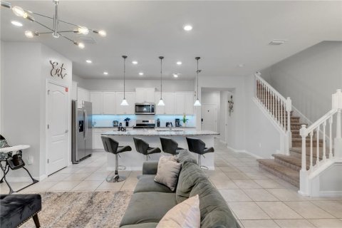 Adosado en venta en Davenport, Florida, 5 dormitorios, 211.91 m2 № 1555663 - foto 5