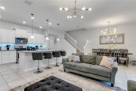 Adosado en venta en Davenport, Florida, 5 dormitorios, 211.91 m2 № 1555663 - foto 6
