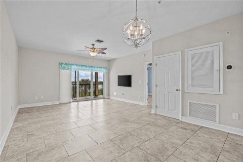 Condo in New Smyrna Beach, Florida, 2 bedrooms  № 2398550 - photo 9