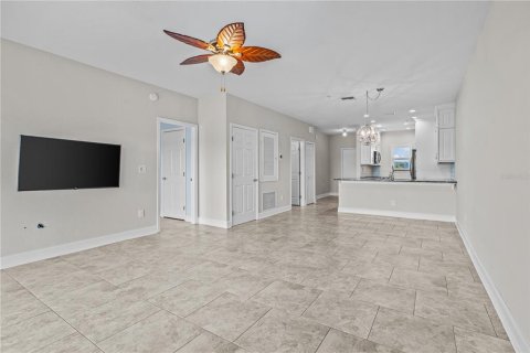 Condo in New Smyrna Beach, Florida, 2 bedrooms  № 2398550 - photo 11