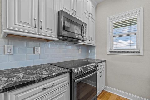 Condo in New Smyrna Beach, Florida, 2 bedrooms  № 2398550 - photo 18