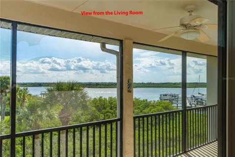 Condo in New Smyrna Beach, Florida, 2 bedrooms  № 2398550 - photo 14