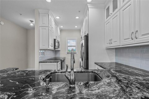 Condo in New Smyrna Beach, Florida, 2 bedrooms  № 2398550 - photo 15