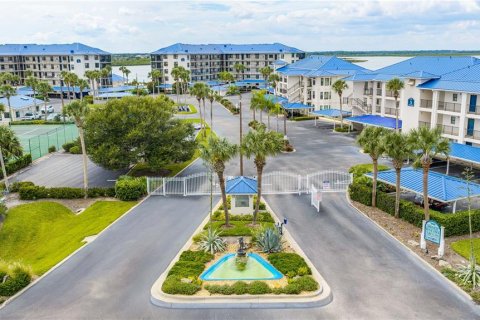 Condo in New Smyrna Beach, Florida, 2 bedrooms  № 2398550 - photo 2