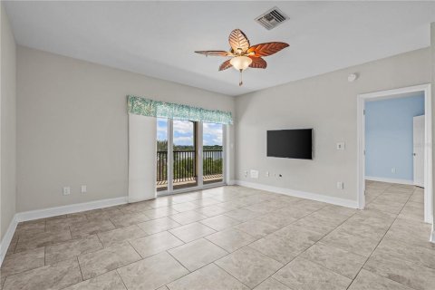 Condo in New Smyrna Beach, Florida, 2 bedrooms  № 2398550 - photo 10