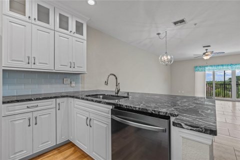 Condo in New Smyrna Beach, Florida, 2 bedrooms  № 2398550 - photo 20
