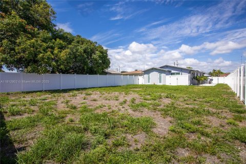 House in Hallandale Beach, Florida 2 bedrooms, 141.4 sq.m. № 1888732 - photo 14