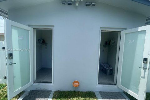 House in Hallandale Beach, Florida 2 bedrooms, 141.4 sq.m. № 1888732 - photo 20