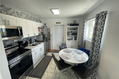 House in Hallandale Beach, Florida 2 bedrooms, 141.4 sq.m. № 1888732 - photo 7