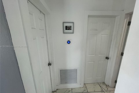 House in Hallandale Beach, Florida 2 bedrooms, 141.4 sq.m. № 1888732 - photo 9