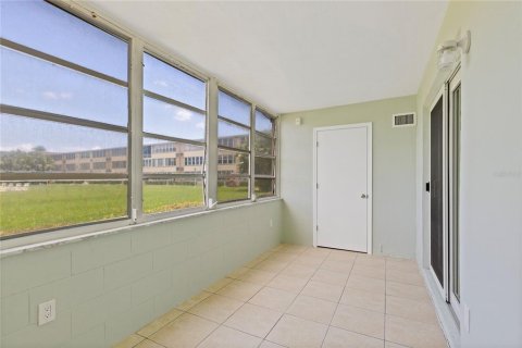 Condo in Saint Petersburg, Florida, 1 bedroom  № 2148438 - photo 12