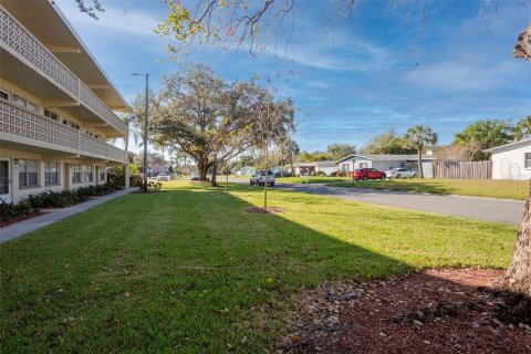 Condo in Saint Petersburg, Florida, 1 bedroom  № 2148438 - photo 20