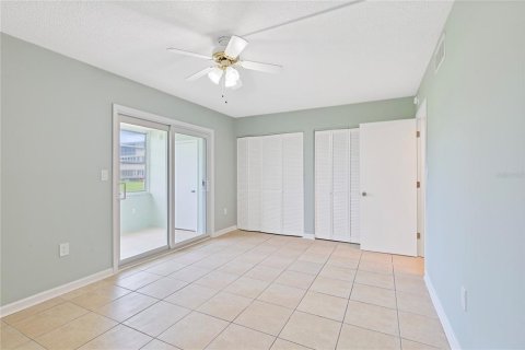 Condo in Saint Petersburg, Florida, 1 bedroom  № 2148438 - photo 9