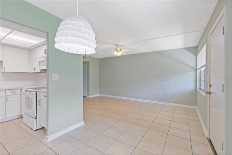 Condo in Saint Petersburg, Florida, 1 bedroom  № 2148438 - photo 4