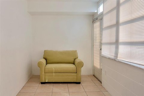 Condo in Saint Petersburg, Florida, 1 bedroom  № 2148438 - photo 13