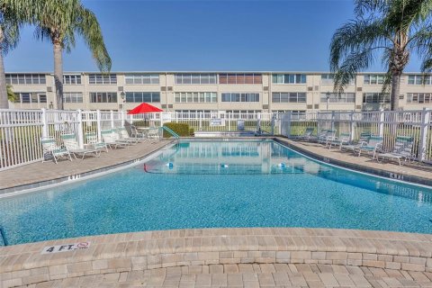 Condo in Saint Petersburg, Florida, 1 bedroom  № 2148438 - photo 15
