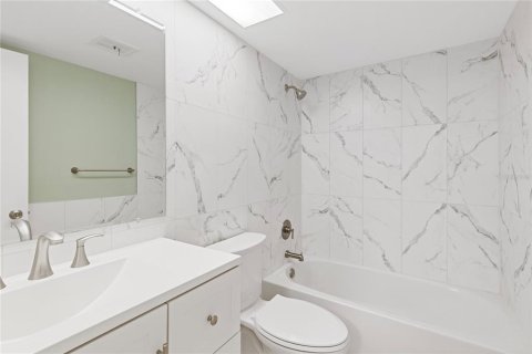 Condo in Saint Petersburg, Florida, 1 bedroom  № 2148438 - photo 7