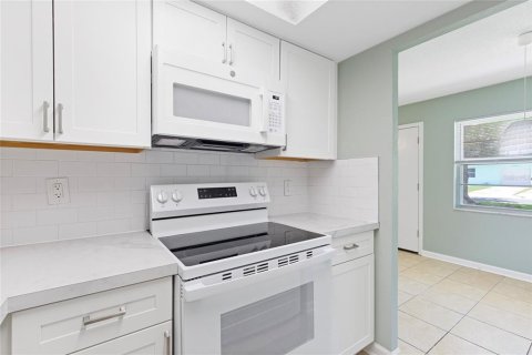 Condo in Saint Petersburg, Florida, 1 bedroom  № 2148438 - photo 6