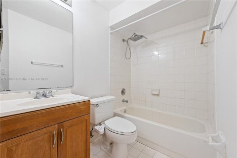 Купить виллу или дом в Майами, Флорида 3 спальни, 146.6м2, № 1857453 - фото 23