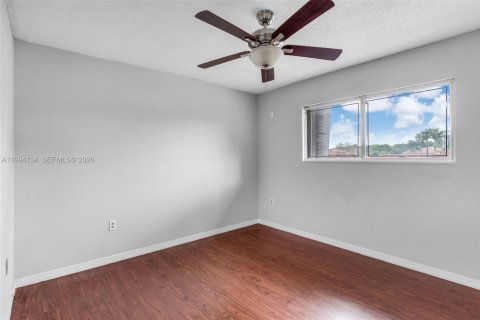 Villa ou maison à vendre à Miami, Floride: 4 chambres, 173.54 m2 № 2063695 - photo 19