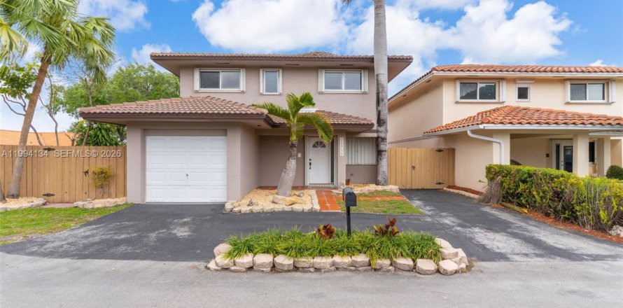 Villa ou maison à Miami, Floride 4 chambres, 173.54 m2 № 2063695