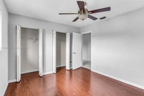 Villa ou maison à vendre à Miami, Floride: 4 chambres, 173.54 m2 № 2063695 - photo 20