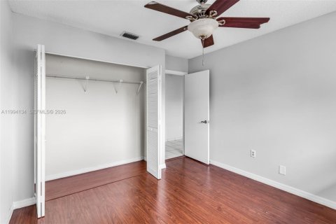 Villa ou maison à vendre à Miami, Floride: 4 chambres, 173.54 m2 № 2063695 - photo 13