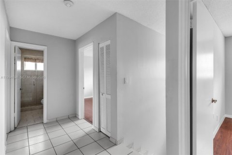 Villa ou maison à vendre à Miami, Floride: 4 chambres, 173.54 m2 № 2063695 - photo 21