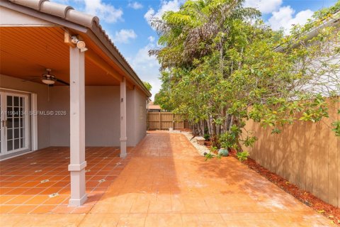 Villa ou maison à vendre à Miami, Floride: 4 chambres, 173.54 m2 № 2063695 - photo 30