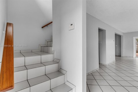 Villa ou maison à vendre à Miami, Floride: 4 chambres, 173.54 m2 № 2063695 - photo 23
