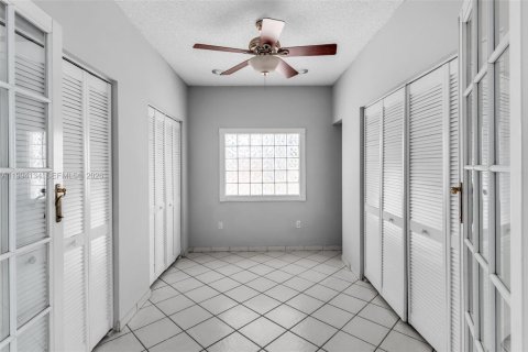 Villa ou maison à vendre à Miami, Floride: 4 chambres, 173.54 m2 № 2063695 - photo 10