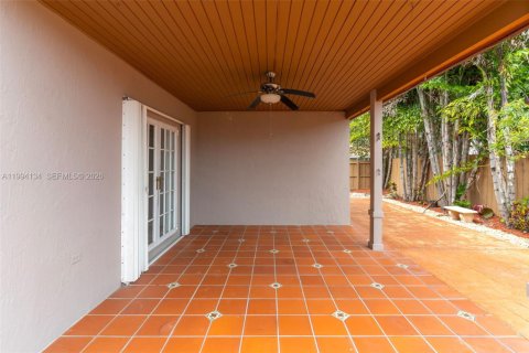 Villa ou maison à vendre à Miami, Floride: 4 chambres, 173.54 m2 № 2063695 - photo 27