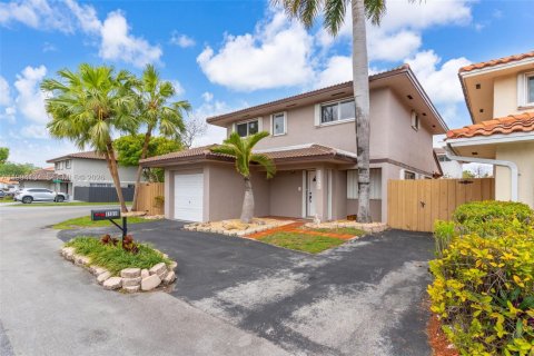 Villa ou maison à vendre à Miami, Floride: 4 chambres, 173.54 m2 № 2063695 - photo 3