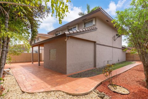 Villa ou maison à vendre à Miami, Floride: 4 chambres, 173.54 m2 № 2063695 - photo 29