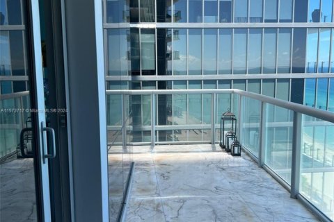 Condominio en alquiler en Sunny Isles Beach, Florida, 3 dormitorios, 181.72 m2 № 2054486 - foto 2