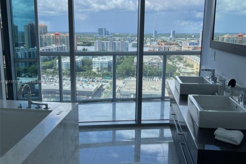 Condominio en alquiler en Sunny Isles Beach, Florida, 3 dormitorios, 181.72 m2 № 2054486 - foto 21