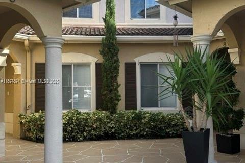 Снять в аренду кондоминиум в Майами, Флорида 4 спальни, 160.54м2, № 1949669 - фото 2